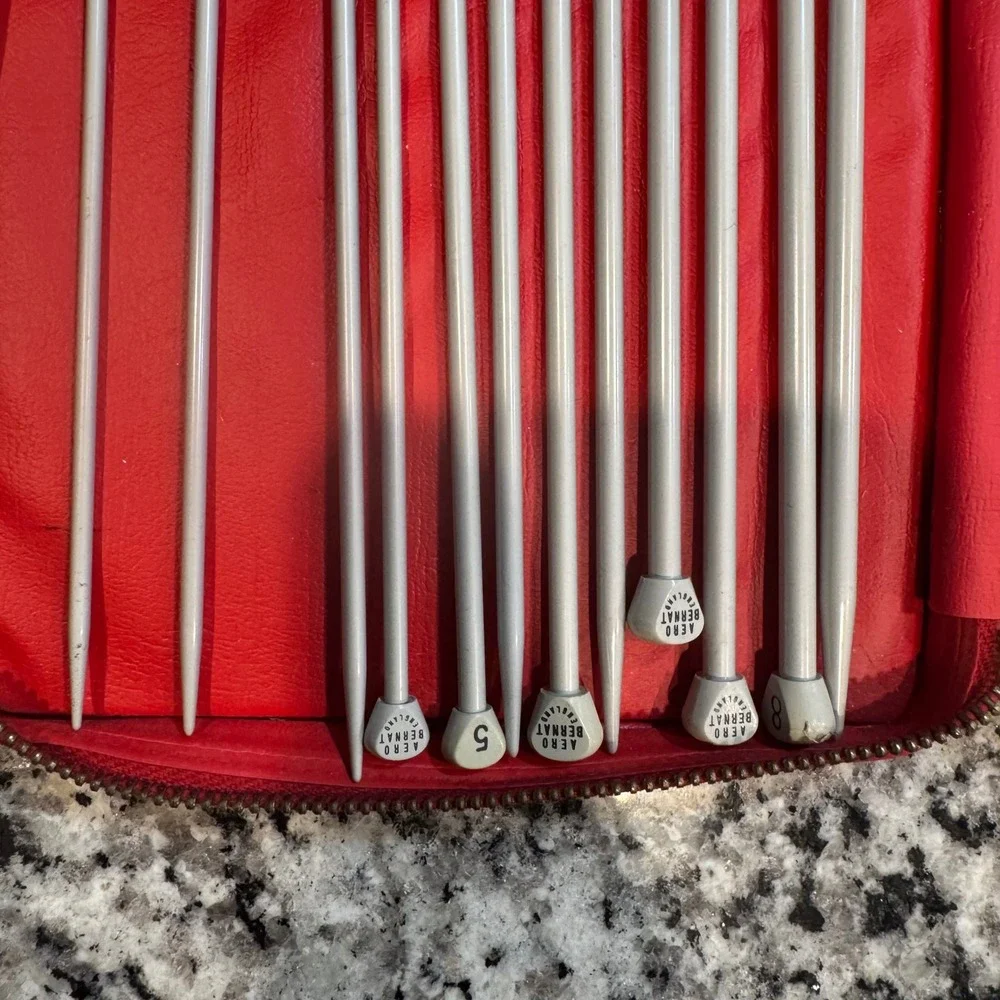 Vintage Bernat Aero Multi Size Knitting Needles Set vinyl case 2 missing
